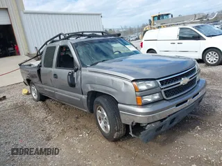 2006 Chevrolet Silverado 1500 LT1 with VIN 2GCEC19TX61110812, listed as a IAAI auction lot 41340839 with 175,547 mi miles. Bid and sale history available at carsss.com. Image 1.