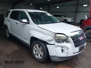 2013 GMC Terrain SLE z VIN 2GKALSEK2D6397715, wystawiony jako IAAI lot #42464921 z przebiegiem 82 378 mil mil oraz . Historia ofert i sprzedaży dostępna na DreamBid. Obrazek 1.