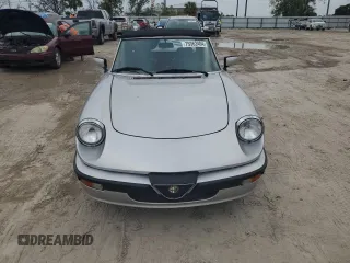 1990 Alfa Romeo Spider z VIN ZARBA12T0L6002373, wystawiony jako Copart lot #75362404 z przebiegiem 73 479 mil mil oraz Nie do naprawy • Non repairable. Historia ofert i sprzedaży dostępna na DreamBid. Obrazek 5.