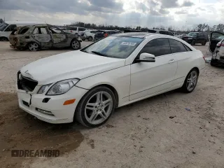 2013 Mercedes-Benz E-Class E 350 with VIN WDDKJ5KB6DF210693, listed as a Copart auction lot 43976745 with 89,800 mi miles and Salvage Title. Bid and sale history available at carsss.com. Image 1.