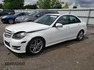 2013 Mercedes-Benz C 300 Sport z VIN WDDGF8ABXDR246301, wystawiony jako Copart lot #57881835 z przebiegiem 101 856 mil mil oraz Szkoda całkowita • Salvage title. Historia ofert i sprzedaży dostępna na DreamBid. Obrazek 1.
