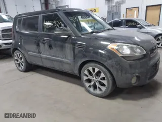 2013 Kia Soul + with VIN KNDJT2A62D7751897, listed as a IAAI auction lot 41822370 with 164,563 mi miles. Bid and sale history available at carsss.com. Image 1.