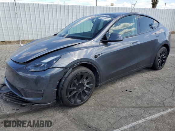 2023 Tesla Model Y Long Range z VIN 7SAYGAEE7PF714828, wystawiony jako Copart lot #89210485 z przebiegiem 42 256 mil mil oraz Szkoda całkowita • Salvage title. Historia ofert i sprzedaży dostępna na DreamBid. Obrazek 1.
