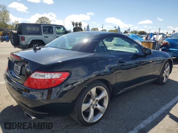 2012 Mercedes-Benz SLK 350 z VIN WDDPK5HA1CF033101, wystawiony jako Copart lot #49170935 z przebiegiem 46 342 mil mil oraz Szkoda całkowita • Salvage title. Historia ofert i sprzedaży dostępna na DreamBid. Obrazek 3.