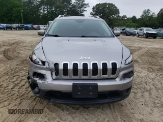 2017 Jeep Cherokee Latitude с VIN 1C4PJMCS4HW582676, выставлен на аукционе Copart как лот 60872455 с пробегом 56 223 миль миль и Списание • Salvage title. История ставок и продаж доступна на DreamBid. Изображение 5.