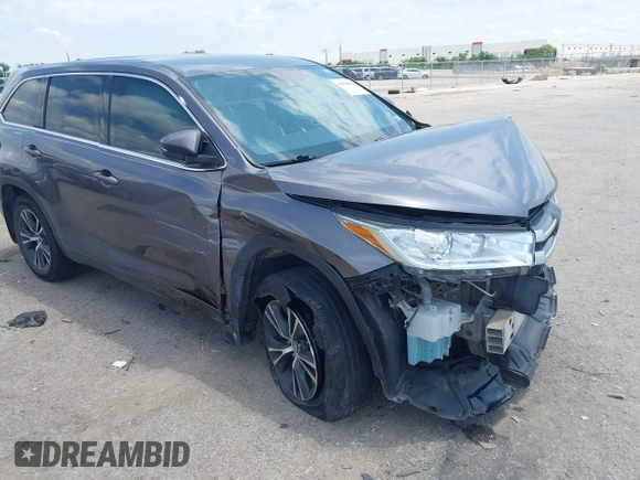 2018 Toyota Highlander LE z VIN 5TDZARFH1JS038079, wystawiony jako IAAI lot #42369968 z przebiegiem 83 706 mil mil oraz . Historia ofert i sprzedaży dostępna na DreamBid. Obrazek 1.