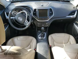 2017 Jeep Cherokee Latitude с VIN 1C4PJMCB8HW579943, выставлен на аукционе Copart как лот 44203725 с пробегом 70 492 миль миль и Списание • Salvage title. История ставок и продаж доступна на DreamBid. Изображение 8.