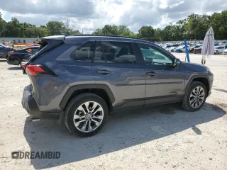 2023 Toyota RAV4 XLE Premium z VIN 2T3C1RFV7PC222978, wystawiony jako Copart lot #61953295 z przebiegiem 33 679 mil mil oraz Szkoda całkowita • Salvage title. Historia ofert i sprzedaży dostępna na DreamBid. Obrazek 3.