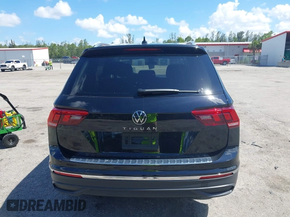 2024 Volkswagen Tiguan Wolfsburg Edition с VIN 3VV6B7AX7RM213144, выставлен на аукционе IAAI как лот 42523305 с пробегом 3 940 миль миль и . История ставок и продаж доступна на DreamBid. Изображение 16.
