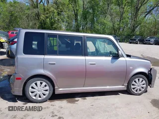 2005 Scion xB z VIN JTLKT324954026022, wystawiony jako IAAI lot #42073838 z przebiegiem 106 887 mil mil oraz . Historia ofert i sprzedaży dostępna na DreamBid. Obrazek 14.