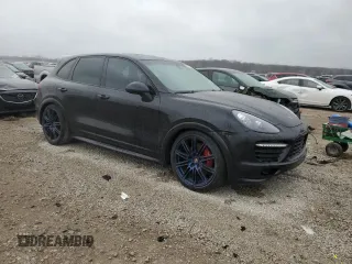 2014 Porsche Cayenne GTS z VIN WP1AD2A2XELA77757, wystawiony jako Copart lot #49527205 z przebiegiem 111 761 mil mil oraz Czysty tytuł • Clean title. Historia ofert i sprzedaży dostępna na DreamBid. Obrazek 4.