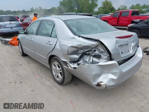 2007 Honda Accord LX SE z VIN 1HGCM56347A060806, wystawiony jako IAAI lot #42701618 z przebiegiem 140 573 mil mil oraz . Historia ofert i sprzedaży dostępna na DreamBid. Obrazek 3.