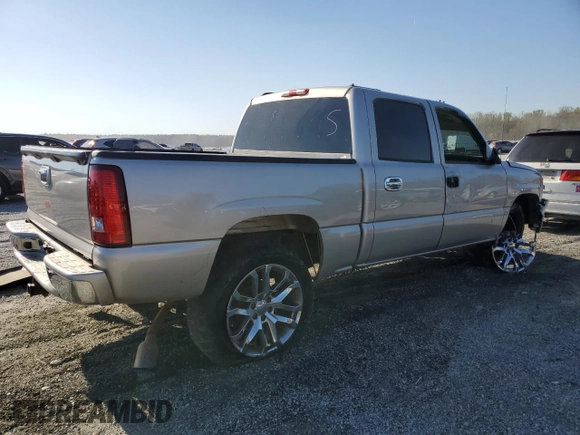 2005 Chevrolet Silverado 1500 LT with VIN 2GCEK13T951352033, listed as a Copart auction lot 50641335 with 181,868 mi miles and Salvage Title. Bid and sale history available at DreamBid. Image 3.