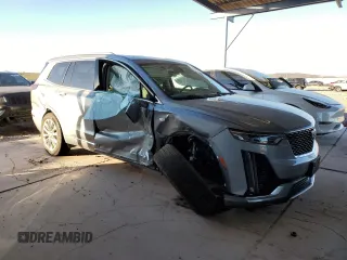 2025 Cadillac XT6 AWD Premium Luxury z VIN 1GYKPDRS6SZ100046, wystawiony jako Copart lot #42248355 z przebiegiem 2293 mil mil oraz Szkody całkowita. Historia ofert i sprzedaży dostępna na DreamBid. Obrazek 4.