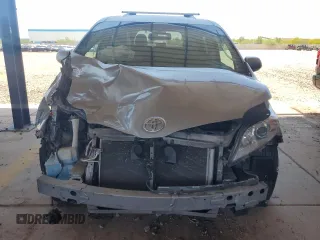 2017 Toyota Sienna XLE Auto Access Seat with VIN 5TDYZ3DC8HS838428, listed as a Copart auction lot 61924935 with 93,836 mi miles and Salvage title. Bid and sale history available at DreamBid. Image 5.