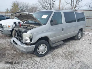 2010 Ford Econoline Passenger XL z VIN 1FBNE3BLXADA77764, wystawiony jako IAAI lot #41457598 z przebiegiem 212 112 mil mil oraz . Historia ofert i sprzedaży dostępna na DreamBid. Obrazek 17.