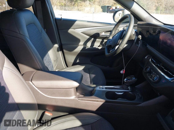 2025 Buick Envista Preferred with VIN KL47LAEP6SB064787, listed as a IAAI auction lot 41486925 with 7,062 mi miles and . Bid and sale history available at DreamBid. Image 5.