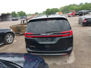 2022 Chrysler Pacifica Touring L with VIN 2C4RC1BG3NR106311, listed as a IAAI auction lot 42158651 with 68,473 mi miles and . Bid and sale history available at DreamBid. Image 17.
