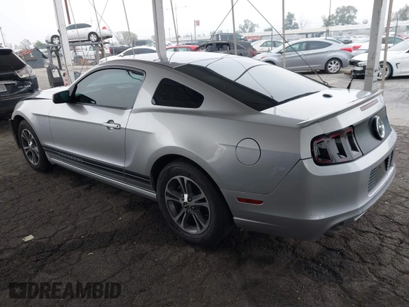 2014 Ford Mustang V6 z VIN 1ZVBP8AM3E5295137, wystawiony jako IAAI lot #42153393 z przebiegiem 154 878 mil mil oraz . Historia ofert i sprzedaży dostępna na DreamBid. Obrazek 3.