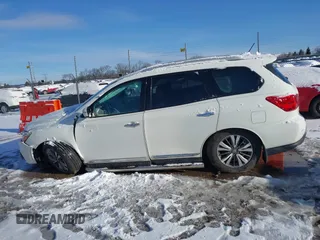 2017 Nissan Pathfinder SV z VIN 5N1DR2MM9HC673360, wystawiony jako IAAI lot #41834138 z przebiegiem 133 635 mil mil oraz . Historia ofert i sprzedaży dostępna na DreamBid. Obrazek 14.