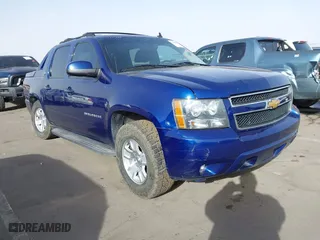 2013 Chevrolet Avalanche LT with VIN 3GNTKFE7XDG219122, listed as a IAAI auction lot 41686648 with 182,275 mi miles. Bid and sale history available at carsss.com. Image 1.