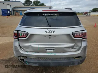 2019 Jeep Compass Altitude z VIN 3C4NJCBBXKT652245, wystawiony jako Copart lot #54715085 z przebiegiem 137 321 mil mil oraz Szkoda całkowita • Salvage title. Historia ofert i sprzedaży dostępna na DreamBid. Obrazek 6.