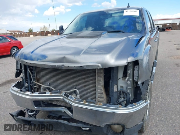 2012 GMC Sierra 2500HD SLT z VIN 1GT121C81CF186445, wystawiony jako IAAI lot #42170069 z przebiegiem 133 098 mil mil oraz . Historia ofert i sprzedaży dostępna na DreamBid. Obrazek 12.