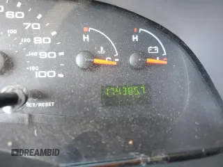 2006 Ford Econoline Passenger XL z VIN 1FBNE31L16DA53135, wystawiony jako Copart lot #45904875 z przebiegiem 174 385 mil mil oraz Szkoda całkowita • Salvage title. Historia ofert i sprzedaży dostępna na DreamBid. Obrazek 9.