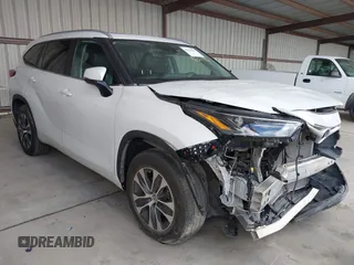 2023 Toyota Highlander L z VIN 5TDKDRAH6PS007743, wystawiony jako IAAI lot #42304982 z przebiegiem 46 738 mil mil oraz . Historia ofert i sprzedaży dostępna na DreamBid. Obrazek 1.