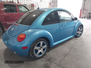 2004 Volkswagen Beetle Satellite Blue z VIN 3VWGK31C94M422268, wystawiony jako IAAI lot #42255431 z przebiegiem 127 672 mil mil oraz . Historia ofert i sprzedaży dostępna na DreamBid. Obrazek 4.