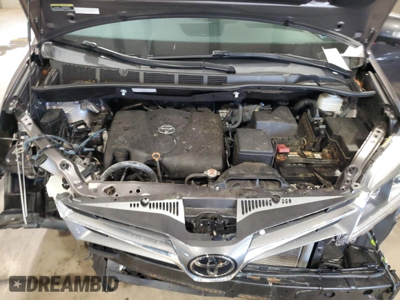 2019 Toyota Sienna XLE with VIN 5TDDZ3DC0KS218985, listed as a Copart auction lot 62550935 with 42,925 mi miles and Salvage title. Bid and sale history available at DreamBid. Image 12.