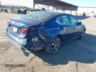 2019 Nissan Altima 2.5 SR with VIN 1N4BL4CV2KN319426, listed as a IAAI auction lot 40690601 with 98,875 mi miles. Bid and sale history available at carsss.com. Image 4.