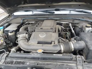 2009 Nissan Frontier SE z VIN 1N6AD09WX9C423595, wystawiony jako IAAI lot #42210046 z przebiegiem 117 142 mil mil oraz . Historia ofert i sprzedaży dostępna na DreamBid. Obrazek 10.