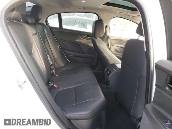 2019 Jaguar XE 25t z VIN SAJAR4FX6KCP52410, wystawiony jako Copart lot #82199484 z przebiegiem 89 027 mil mil oraz Szkoda całkowita • Salvage title. Historia ofert i sprzedaży dostępna na DreamBid. Obrazek 10.
