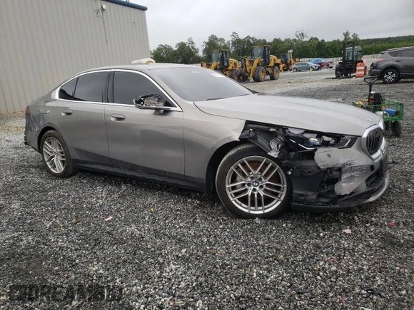 2024 BMW 5 Series 530i xDrive z VIN WBA53FJ09RCS08708, wystawiony jako Copart lot #58371385 z przebiegiem 23 265 mil mil oraz Szkoda całkowita • Salvage title. Historia ofert i sprzedaży dostępna na DreamBid. Obrazek 4.