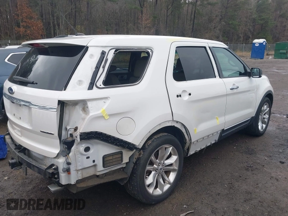 2013 Ford Explorer XLT with VIN 1FM5K7D83DGC67232, listed as a IAAI auction lot 41032227 with 151,518 mi miles. Bid and sale history available at carsss.com. Image 4.