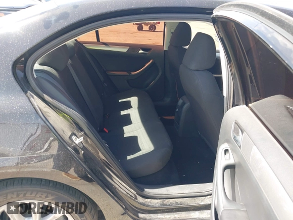 2015 Volkswagen Jetta SE z VIN 3VWD17AJ8FM418758, wystawiony jako IAAI lot #42449833 z przebiegiem 146 618 mil mil oraz . Historia ofert i sprzedaży dostępna na DreamBid. Obrazek 8.