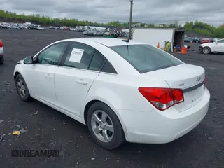 2014 Chevrolet Cruze 1LT z VIN 1G1PC5SBXE7435942, wystawiony jako IAAI lot #42181212 z przebiegiem 113 476 mil mil oraz . Historia ofert i sprzedaży dostępna na DreamBid. Obrazek 3.