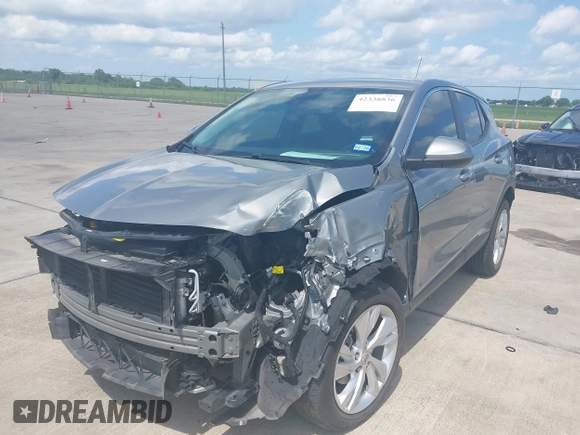 2024 Buick Encore GX Preferred z VIN KL4AMBS2XRB014762, wystawiony jako IAAI lot #42338836 z przebiegiem 23 212 mil mil oraz . Historia ofert i sprzedaży dostępna na DreamBid. Obrazek 6.