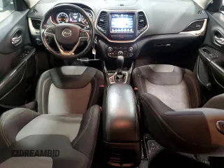 2014 Jeep Cherokee Latitude z VIN 1C4PJLCB0EW221659, wystawiony jako Copart lot #47098115 z przebiegiem 166 110 mil mil oraz Szkoda całkowita • Salvage title. Historia ofert i sprzedaży dostępna na DreamBid. Obrazek 8.