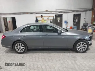 2017 Mercedes-Benz E-Class E 300 Luxury with VIN WDDZF4KB2HA241243, listed as a IAAI auction lot 41675898 with 64,789 mi miles. Bid and sale history available at carsss.com. Image 13.