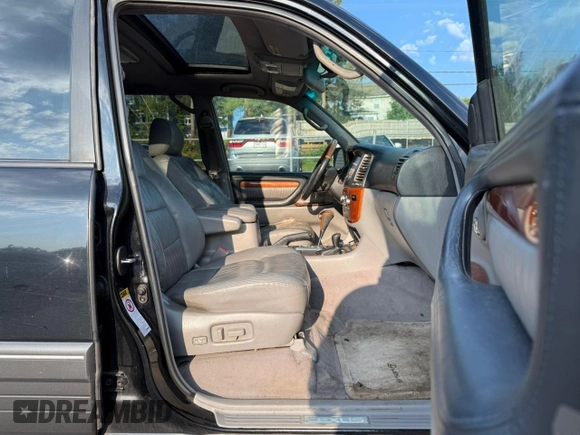 2004 Lexus LX 470 with VIN JTJHT00W44354386, listed as a Copart auction lot 63816455 with 389,442 mi miles and Clean title. Bid and sale history available at DreamBid. Image 5.
