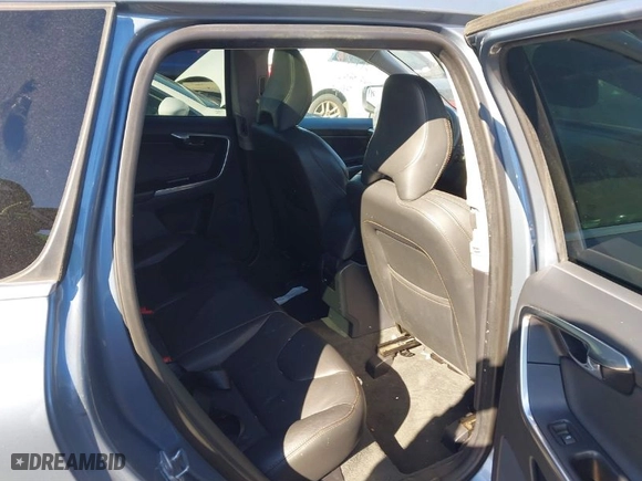 2017 Volvo XC60 Dynamic with VIN YV449MRR8H2166070, listed as a IAAI auction lot 41595303 with 137,914 mi miles. Bid and sale history available at carsss.com. Image 7.