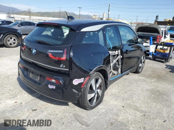 2018 BMW i3 with VIN WBY7Z2C58JVE65140, listed as a Copart auction lot 47997783 with 38,913 mi miles. Bid and sale history available at carsss.com. Image 3.