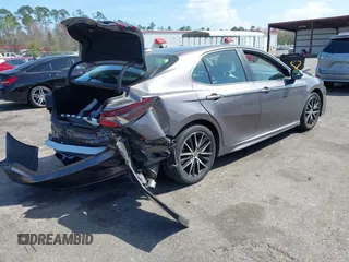 2023 Toyota Camry SE z VIN 4T1G11BK8PU080789, wystawiony jako IAAI lot #41706858 z przebiegiem 48 052 mil mil oraz . Historia ofert i sprzedaży dostępna na DreamBid. Obrazek 4.