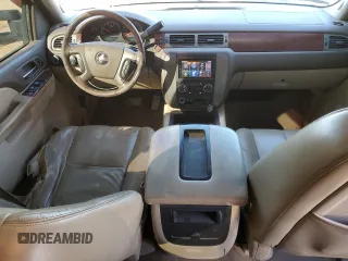 2011 GMC Sierra 2500HD SLT z VIN 1GT121C86BF128555, wystawiony jako Copart lot #46121585 z przebiegiem 343 675 mil mil oraz Szkoda całkowita • Salvage title. Historia ofert i sprzedaży dostępna na DreamBid. Obrazek 8.
