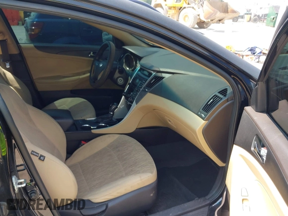 2013 Hyundai Sonata GLS z VIN 5NPEB4AC9DH531707, wystawiony jako IAAI lot #42483354 z przebiegiem 226 978 mil mil oraz . Historia ofert i sprzedaży dostępna na DreamBid. Obrazek 5.