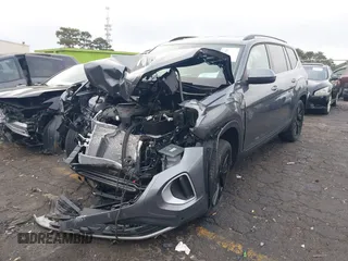 2024 Volkswagen Atlas SE z VIN 1V2WR2CA2RC594326, wystawiony jako IAAI lot #41471154 z przebiegiem 1 610 mil mil oraz . Historia ofert i sprzedaży dostępna na DreamBid. Obrazek 2.