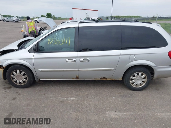2006 Chrysler Town & Country Touring z VIN 2A4GP54L96R730719, wystawiony jako IAAI lot #42363419 z przebiegiem 186 173 mil mil oraz . Historia ofert i sprzedaży dostępna na DreamBid. Obrazek 14.