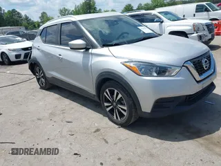 2019 Nissan Kicks SR z VIN 3N1CP5CU1KL529244, wystawiony jako IAAI lot #42167011 z przebiegiem 87 106 mil mil oraz . Historia ofert i sprzedaży dostępna na DreamBid. Obrazek 1.
